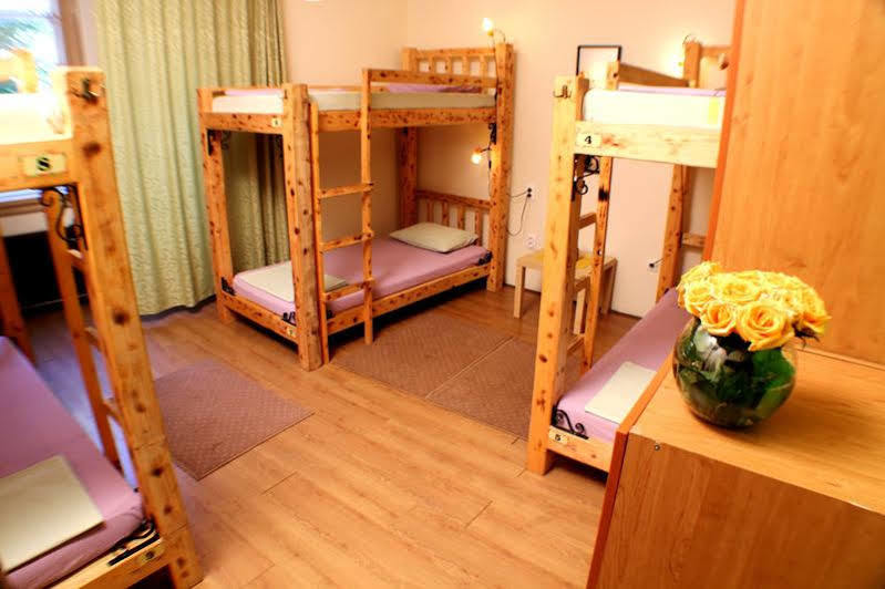 Reveller'S Hostel Dordegol Экстерьер фото